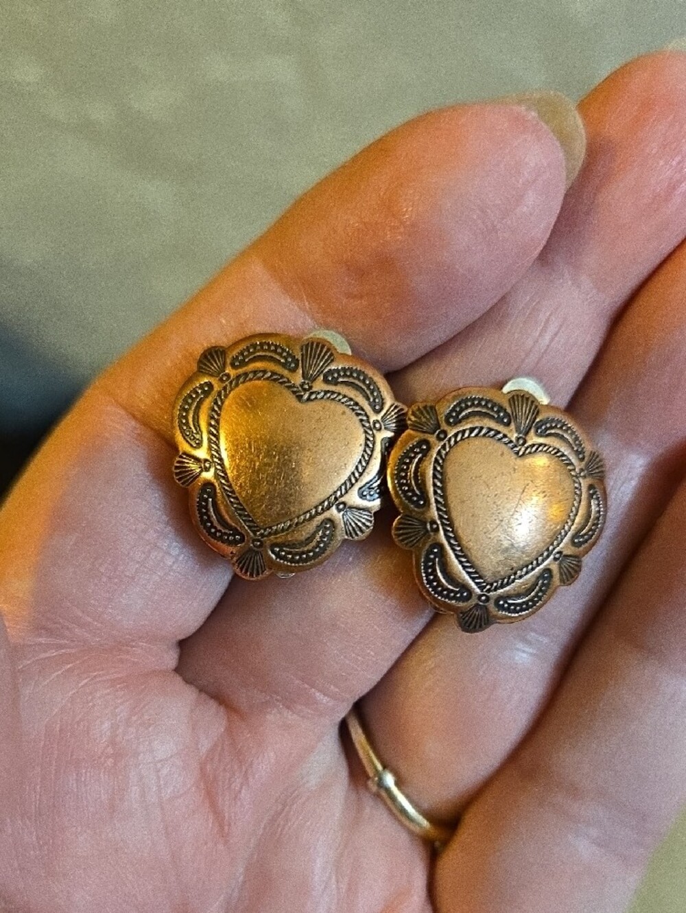 Vintage Heart-Shaped Copper-Tone  Clip Earrings - Picture 5 of 5